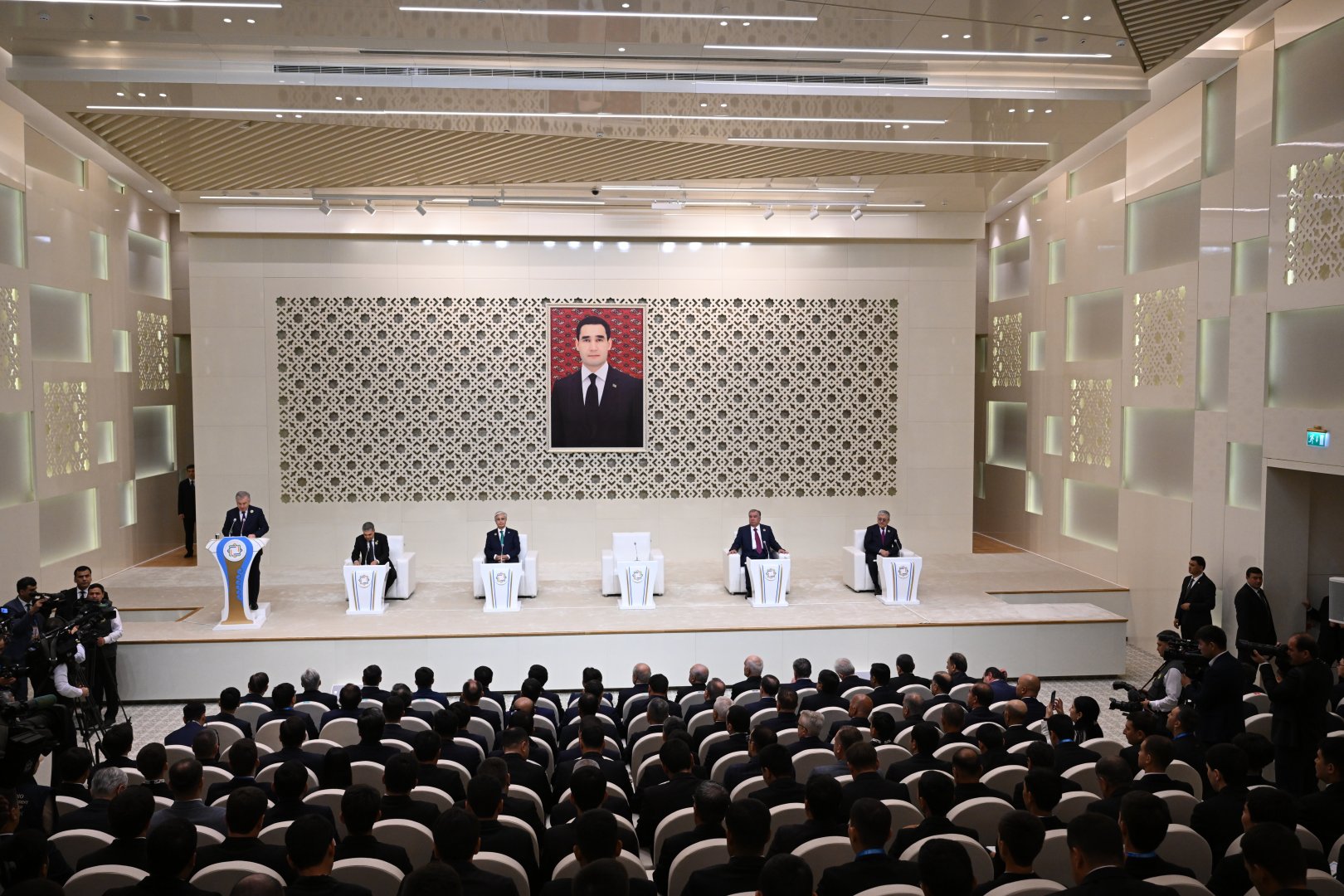 Əli Əsədov Türkmənbaşıda Mərkəzi Asiya ölkələrinin Dövlət başçılarının 7-ci məşvərət görüşünə hazırlıq iclasında iştirak edib (FOTO)