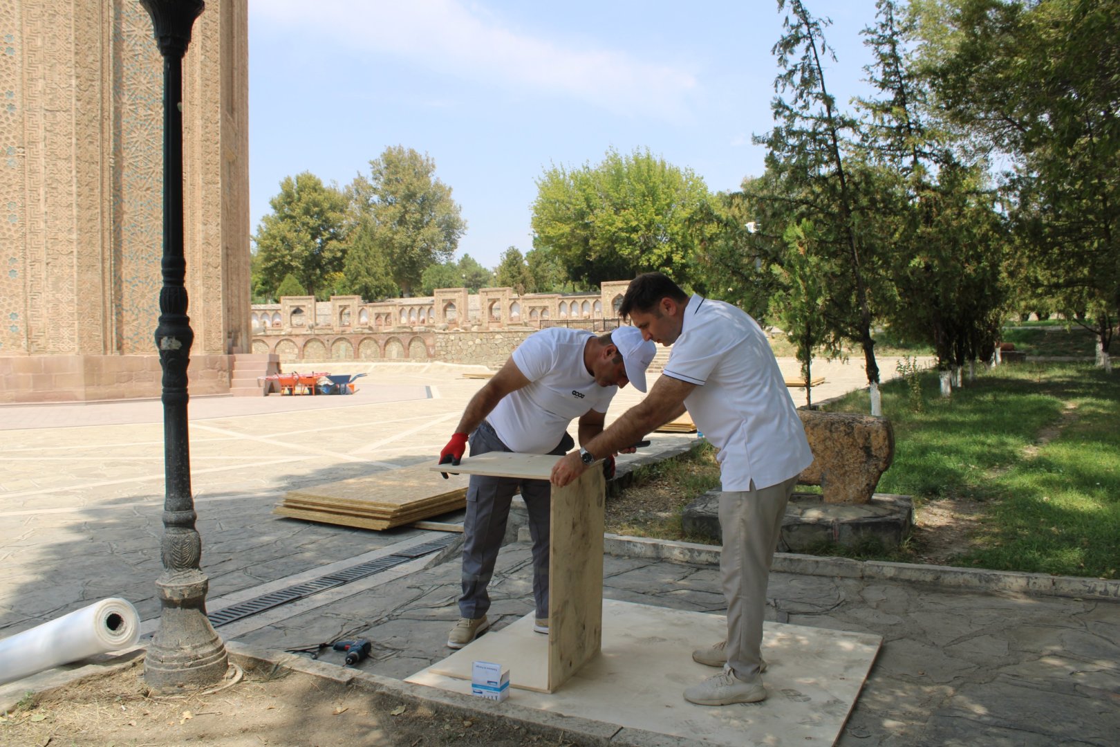Möminə xatun türbəsinin bərpasına başlanılıb (FOTO)