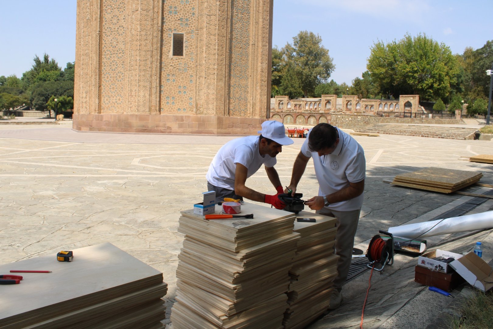 Möminə xatun türbəsinin bərpasına başlanılıb (FOTO)