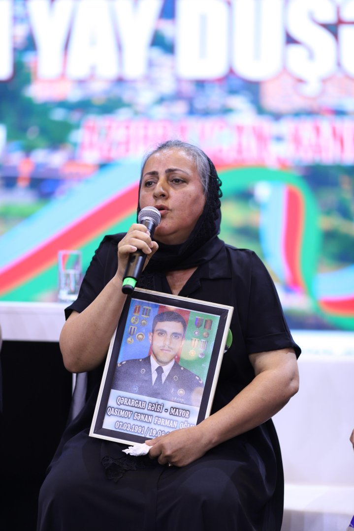 Şəhid ailələri və Qarabağ fatehləri diaspor gənclərinin yay düşərgəsində (FOTO)