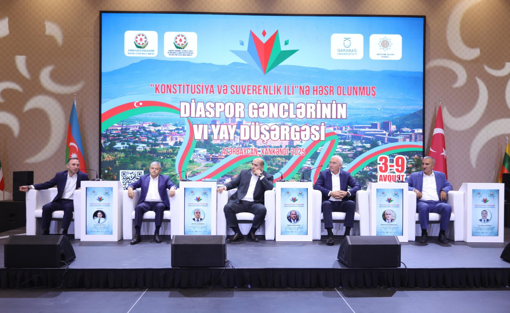 Diaspor Gənclərinin VI Yay Düşərgəsində “İşğaldan azad edilmiş ərazilərdə aparılan bərpa quruculuq işləri” mövzusunda panel təşkil olunub (FOTO)