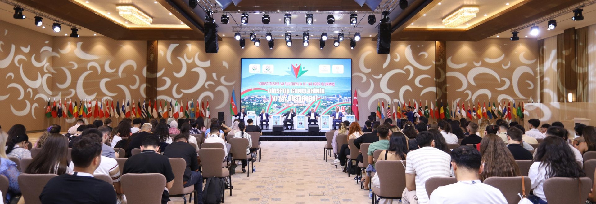 Diaspor Gənclərinin VI Yay Düşərgəsində “İşğaldan azad edilmiş ərazilərdə aparılan bərpa quruculuq işləri” mövzusunda panel təşkil olunub (FOTO)