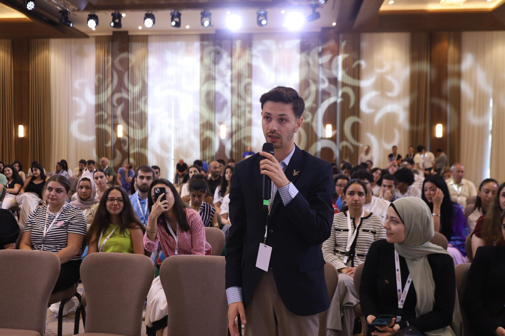 Diaspor Gənclərinin VI Yay Düşərgəsində “İşğaldan azad edilmiş ərazilərdə aparılan bərpa quruculuq işləri” mövzusunda panel təşkil olunub (FOTO)