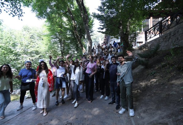 Diaspor Gənclərinin VI Yay Düşərgəsinin iştirakçıları Şuşada olublar (FOTO)