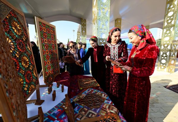 Azərbaycanın milli irsi Türkmənistanda böyük maraqla qarşılandı (FOTO)
