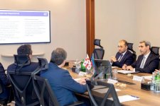 Bakı-Tbilisi-Qars dəmir yolu xəttinin inkişafı üzrə əməkdaşlıq müzakirə edilib (FOTO)