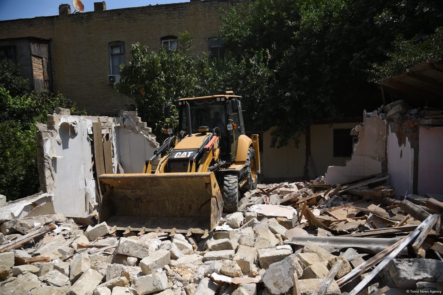 “Sovetski”də söküntü işlərinə başlanıldı (FOTO/VİDEO)