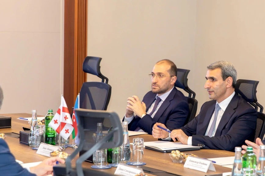 Bakı-Tbilisi-Qars dəmir yolu xəttinin inkişafı üzrə əməkdaşlıq müzakirə edilib (FOTO)