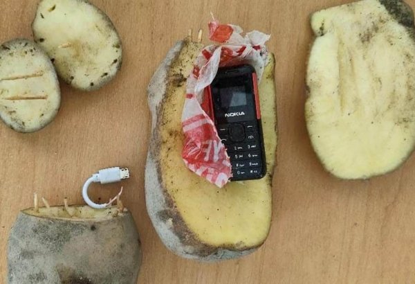 Təcridxanaya kartofun içərisində telefon keçirməyə çalışan şəxs tutulub