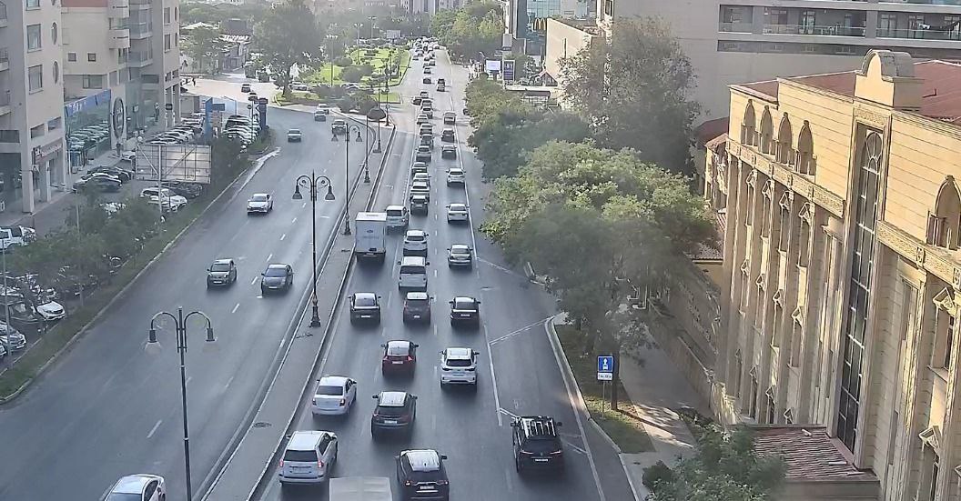 Sürücülərin NƏZƏRİNƏ: Paytaxtın bir sıra yollarında tıxac var - SİYAHI (FOTO)
