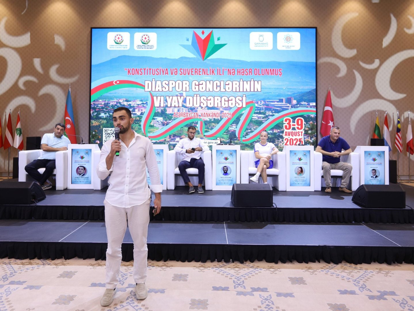 Ölkəmizin tanınmış idmançıları və idman jurnalistləri ilə diaspor gənclərinin görüşü olub (FOTO)
