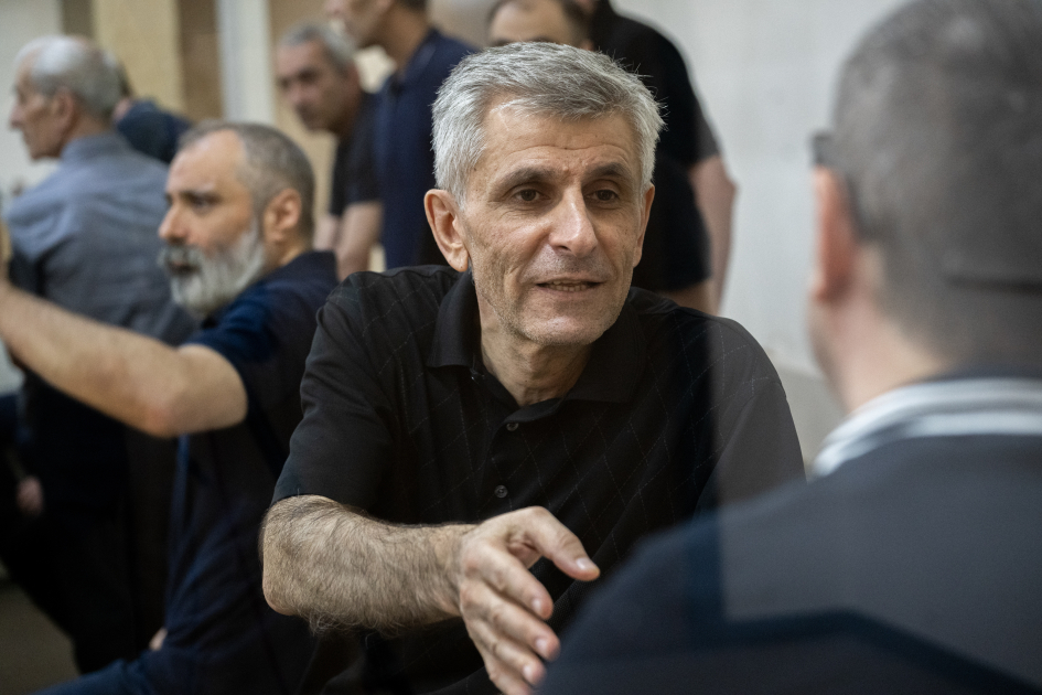 Ermənistan silahlı qüvvələrinin hücumları nəticəsində doğmaları itkin düşmüş, yaralanmış, mina qurbanı olmuş, əsirlikdə işgəncələrə məruz qalmış şəxslər məhkəmədə ifadə veriblər (FOTO)