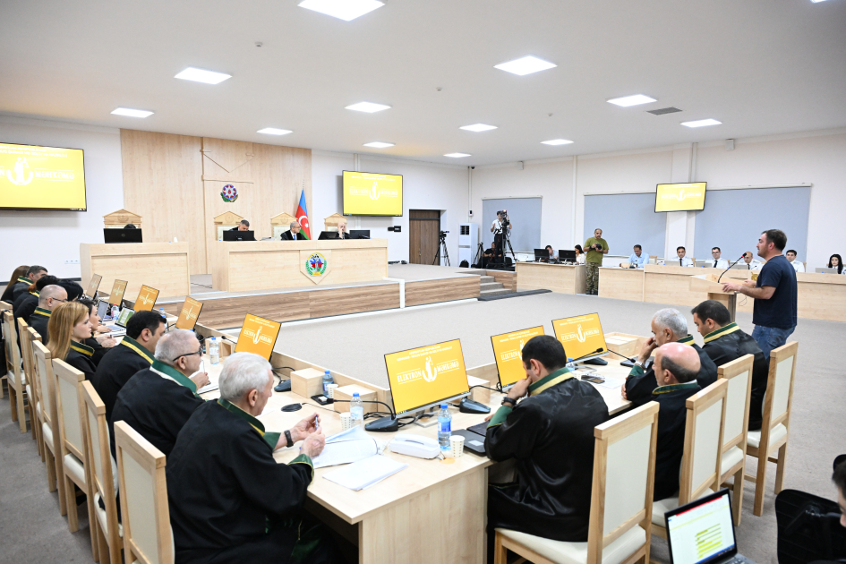 Ermənistan silahlı qüvvələrinin hücumları nəticəsində doğmaları itkin düşmüş, yaralanmış, mina qurbanı olmuş, əsirlikdə işgəncələrə məruz qalmış şəxslər məhkəmədə ifadə veriblər (FOTO)