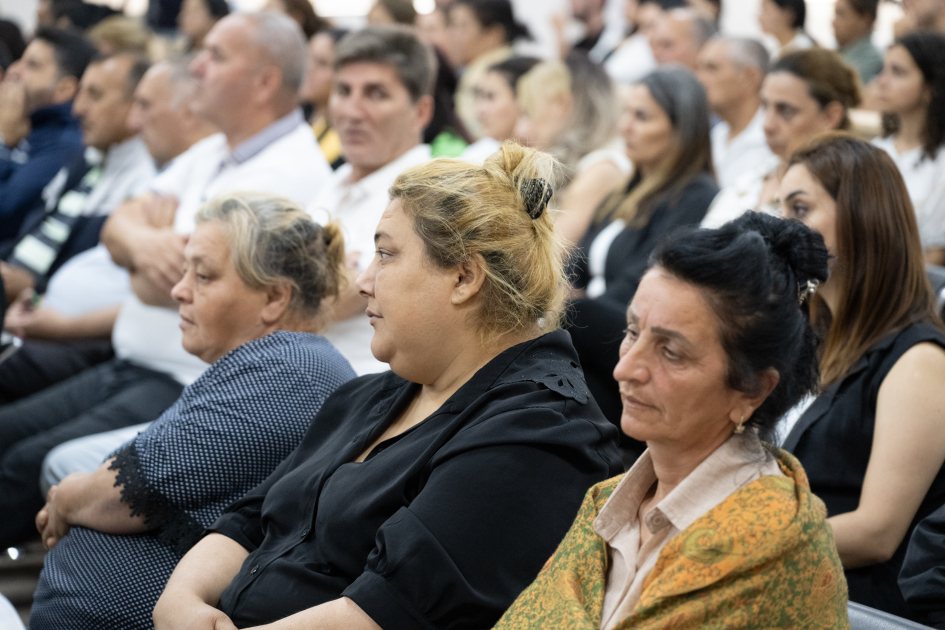 Ermənistan silahlı qüvvələrinin hücumları nəticəsində doğmaları itkin düşmüş, yaralanmış, mina qurbanı olmuş, əsirlikdə işgəncələrə məruz qalmış şəxslər məhkəmədə ifadə veriblər (FOTO)