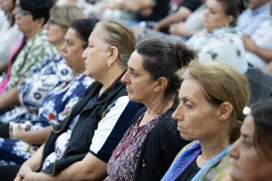 Ermənistan silahlı qüvvələrinin hücumları nəticəsində doğmaları itkin düşmüş, yaralanmış, mina qurbanı olmuş, əsirlikdə işgəncələrə məruz qalmış şəxslər məhkəmədə ifadə veriblər (FOTO)