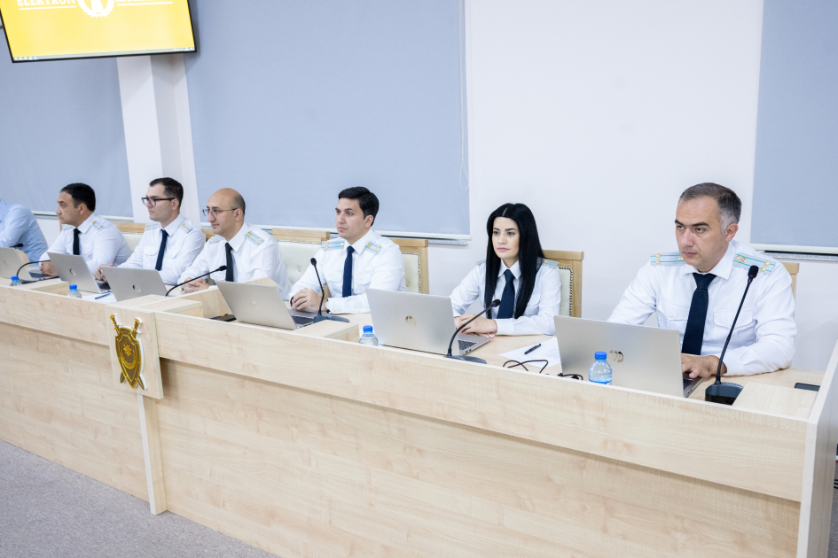 Ermənistan silahlı qüvvələrinin hücumları nəticəsində doğmaları itkin düşmüş, yaralanmış, mina qurbanı olmuş, əsirlikdə işgəncələrə məruz qalmış şəxslər məhkəmədə ifadə veriblər (FOTO)