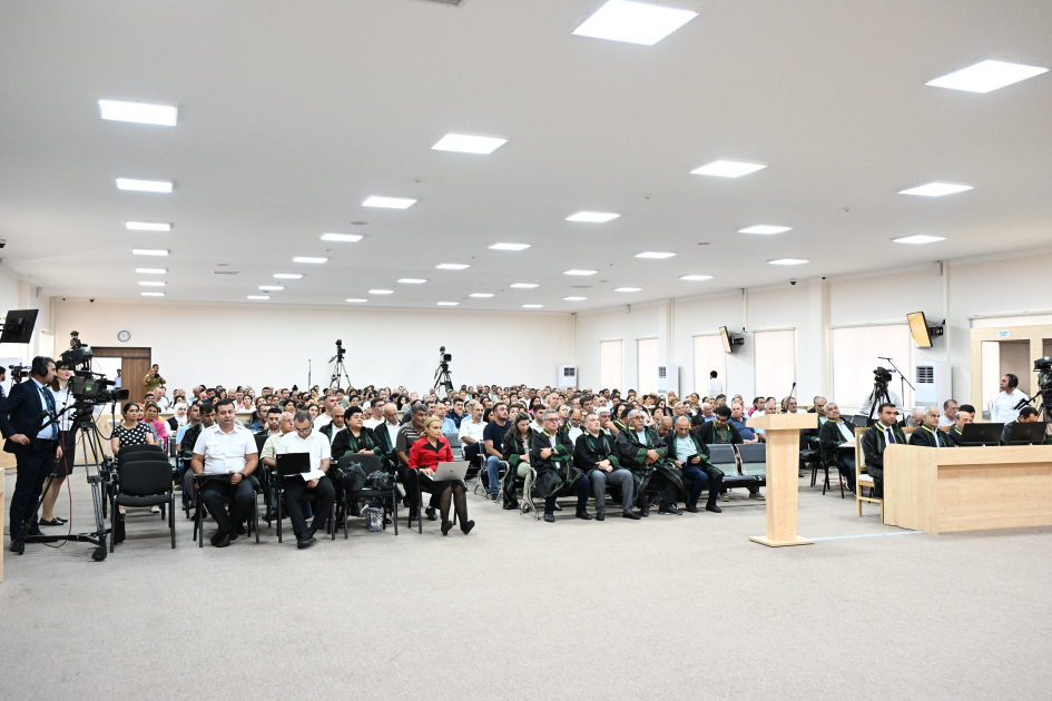 Ermənistan silahlı qüvvələrinin hücumları nəticəsində doğmaları itkin düşmüş, yaralanmış, mina qurbanı olmuş, əsirlikdə işgəncələrə məruz qalmış şəxslər məhkəmədə ifadə veriblər (FOTO)
