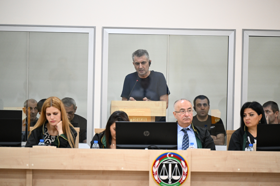 Ermənistan silahlı qüvvələrinin hücumları nəticəsində doğmaları itkin düşmüş, yaralanmış, mina qurbanı olmuş, əsirlikdə işgəncələrə məruz qalmış şəxslər məhkəmədə ifadə veriblər (FOTO)