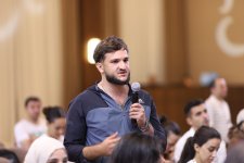 Ölkəmizin tanınmış idmançıları və idman jurnalistləri ilə diaspor gənclərinin görüşü olub (FOTO)
