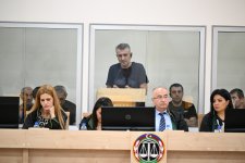 Ermənistan silahlı qüvvələrinin hücumları nəticəsində doğmaları itkin düşmüş, yaralanmış, mina qurbanı olmuş, əsirlikdə işgəncələrə məruz qalmış şəxslər məhkəmədə ifadə veriblər (FOTO)