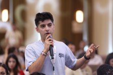 Diaspor Gənclərinin VI Yay Düşərgəsində “Qərbi Azərbaycan İrsi” kitabının təqdimatı keçirilib (FOTO)