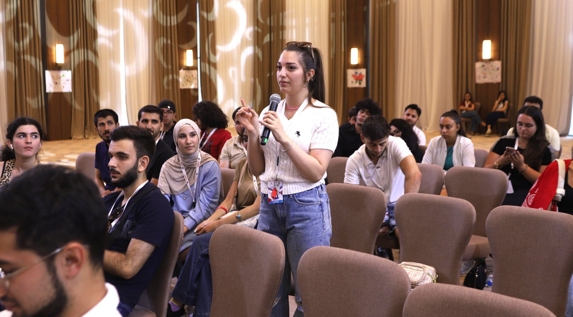 Xankəndidə diaspor gəncləri ilə qlobal miqyaslı virtual icma və şəbəkələşmə mövzusunda müzakirələr aparılıb (FOTO)