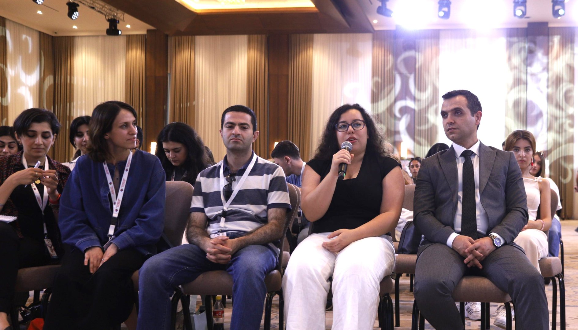 Xankəndidə diaspor gəncləri ilə qlobal miqyaslı virtual icma və şəbəkələşmə mövzusunda müzakirələr aparılıb (FOTO)