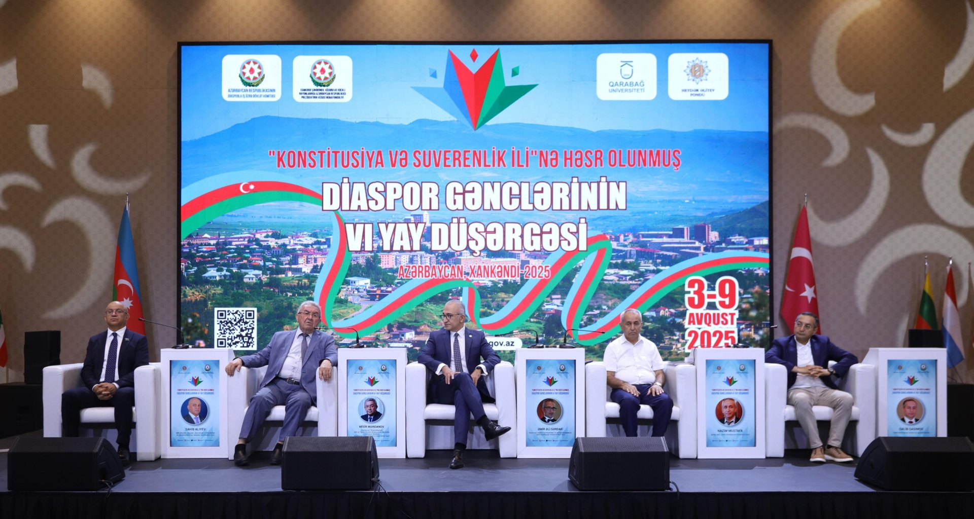 Diaspor Gənclərinin VI Yay Düşərgəsində "Qərbi Azərbaycan İrsi" kitabının təqdimatı keçirilib (FOTO)