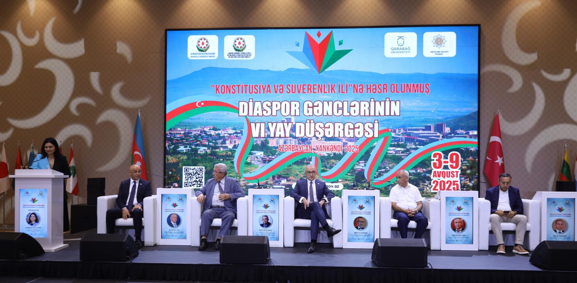 Diaspor Gənclərinin VI Yay Düşərgəsində "Qərbi Azərbaycan İrsi" kitabının təqdimatı keçirilib (FOTO)