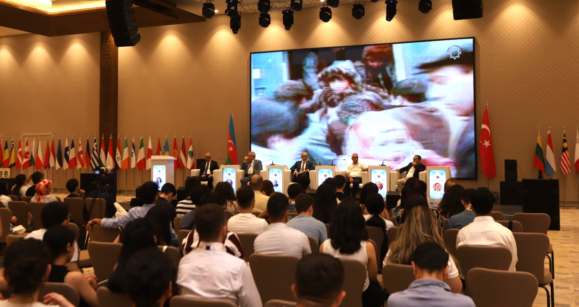 Diaspor Gənclərinin VI Yay Düşərgəsində "Qərbi Azərbaycan İrsi" kitabının təqdimatı keçirilib (FOTO)