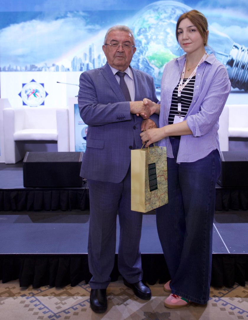 Diaspor Gənclərinin VI Yay Düşərgəsində "Qərbi Azərbaycan İrsi" kitabının təqdimatı keçirilib (FOTO)