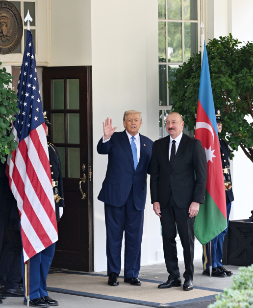 Prezident İlham Əliyev Ağ Evə gəlib (FOTO)