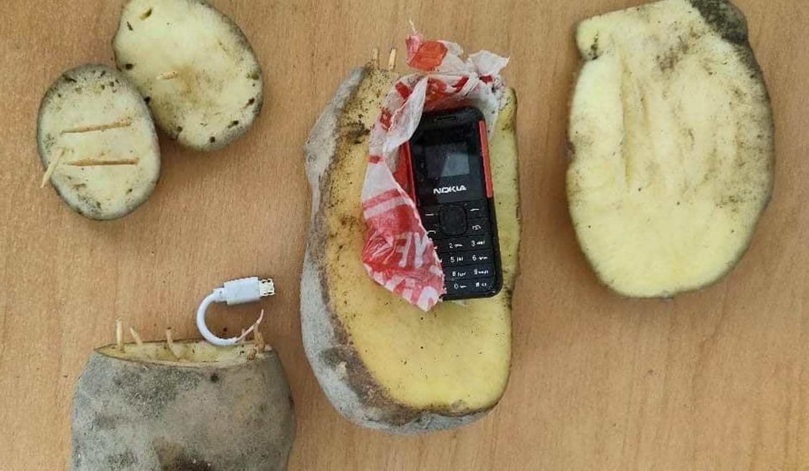 Təcridxanaya kartofun içərisində telefon keçirməyə çalışan şəxs tutulub