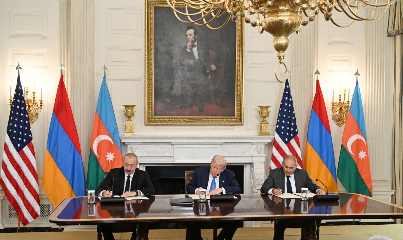 Üçtərəfli görüş: Sülhə aparan yolun son mərhələsi və strateji tərəfdaşlığın yeni səhifəsi