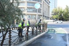 Paytaxtın küçələri yenidən yuyulub, yaşıllıqlara qulluq göstərilib (FOTO)