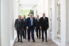 Prezident İlham Əliyev Ağ Evdə mətbuata bəyanatla çıxış edib (FOTO)
