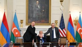 Prezident İlham Əliyev Ağ Evdə mətbuata bəyanatla çıxış edib (FOTO)