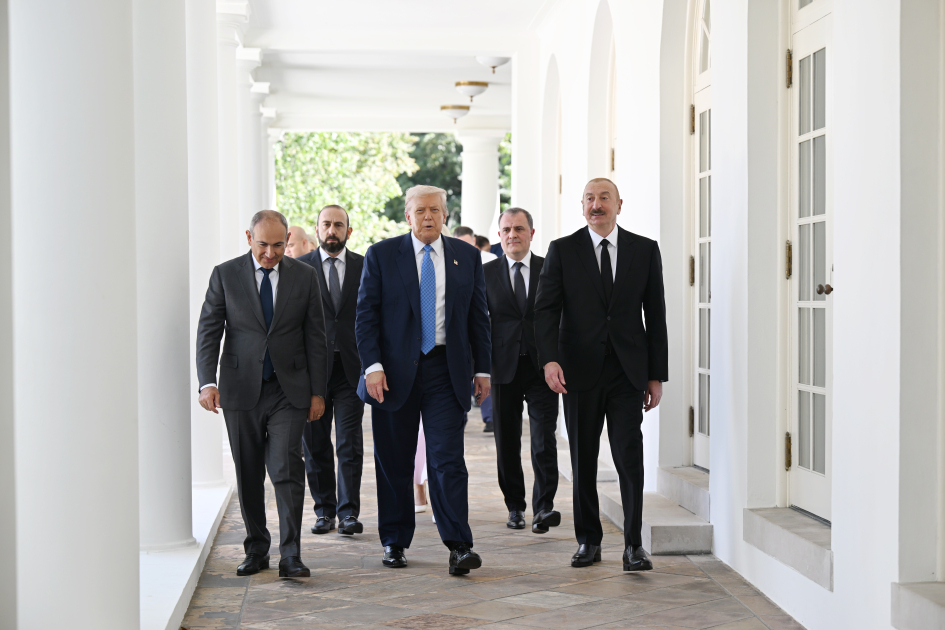 Prezident İlham Əliyev Ağ Evdə mətbuata bəyanatla çıxış edib (FOTO)