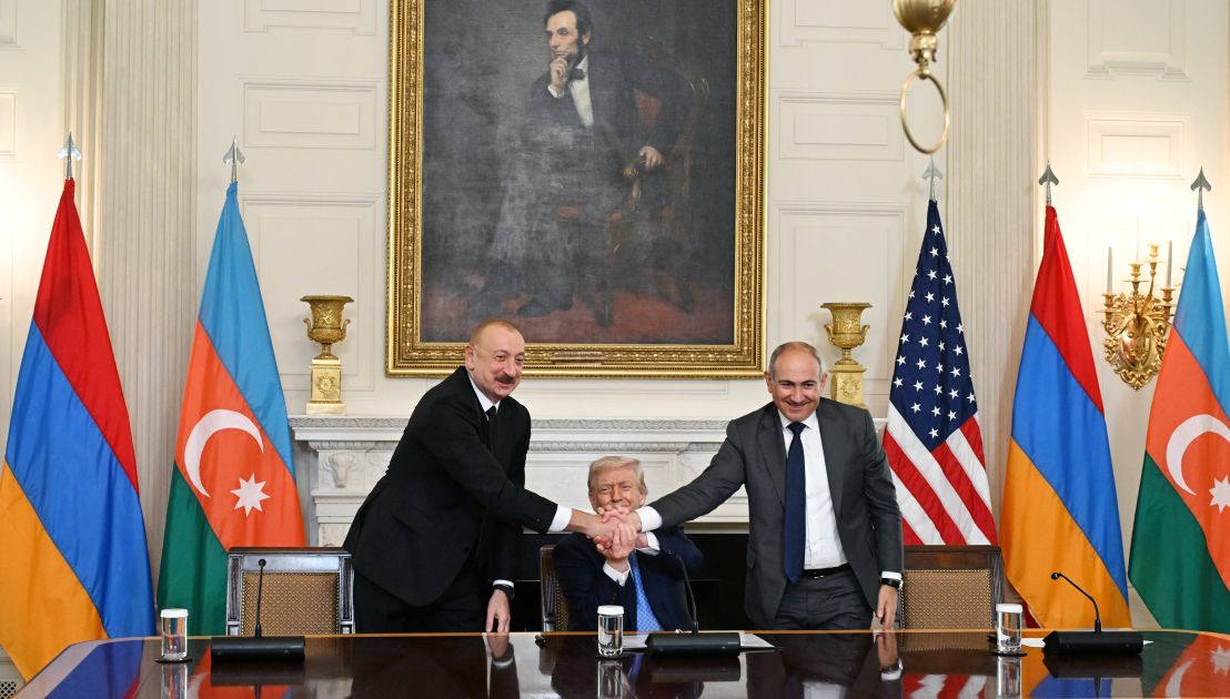 Prezident İlham Əliyev Ağ Evdə mətbuata bəyanatla çıxış edib (FOTO)