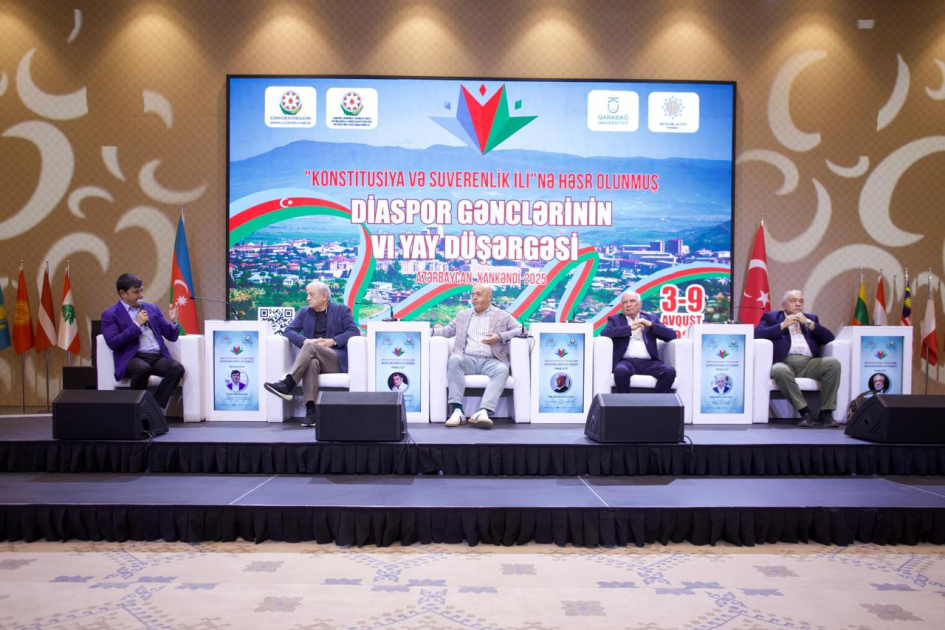Azərbaycanın görkəmli ziyalıları VI Yay Düşərgəsində (FOTO)