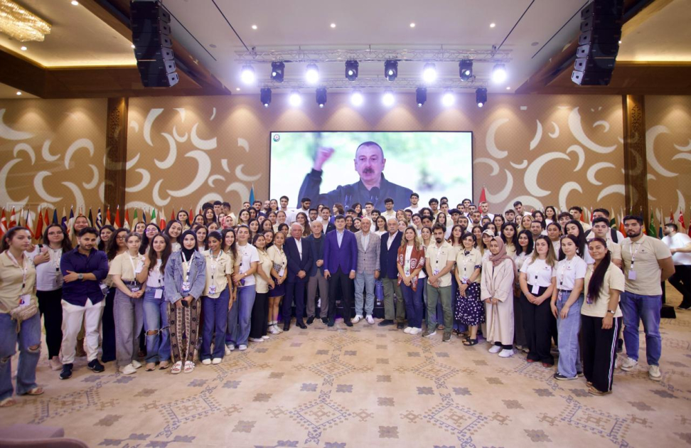 Azərbaycanın görkəmli ziyalıları VI Yay Düşərgəsində (FOTO)