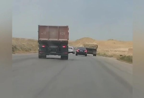 Yollarda təhlükə yaradan “Kamaz” sürücüsü inzibati qaydada həbs edildi (VİDEO)