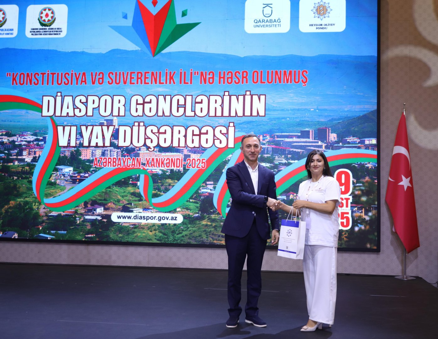 Diaspor Gənclərinin VI Yay Düşərgəsi başa çatıb (FOTO)