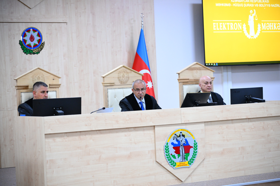 Ermənistan silahlı qüvvələrinin hücumları nəticəsində doğmaları öldürülmüş, yaralanmış, mina qurbanı olmuş, əsirlikdə və girovluqda işgəncələrə məruz qalmış şəxslər məhkəmədə ifadə veriblər (FOTO)