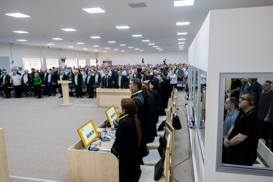 Ermənistan silahlı qüvvələrinin hücumları nəticəsində doğmaları öldürülmüş, yaralanmış, mina qurbanı olmuş, əsirlikdə və girovluqda işgəncələrə məruz qalmış şəxslər məhkəmədə ifadə veriblər (FOTO)