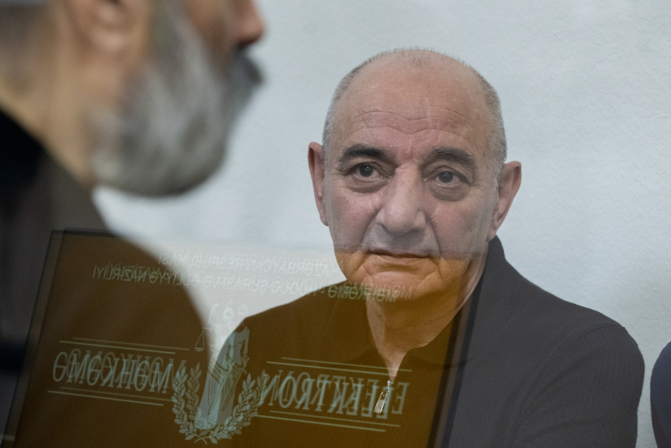 Ermənistan silahlı qüvvələrinin hücumları nəticəsində doğmaları öldürülmüş, yaralanmış, mina qurbanı olmuş, əsirlikdə və girovluqda işgəncələrə məruz qalmış şəxslər məhkəmədə ifadə veriblər (FOTO)