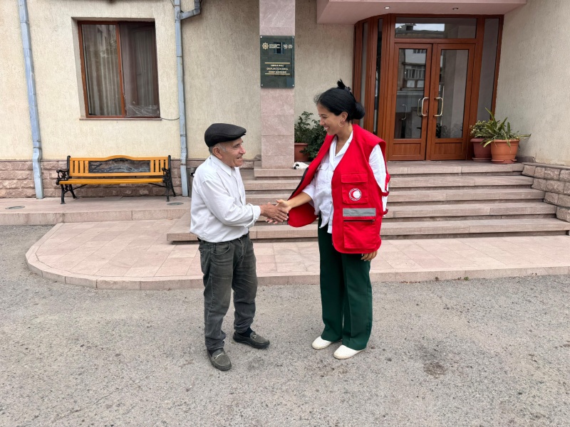 Xankəndidə qalan erməniəsilli sakinlərə baş çəkilib (FOTO)