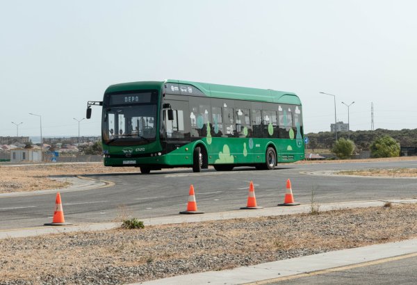 Avtobus idarə edəcək qadın sürücülər hazırlanır - AYNA (FOTO)