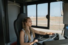 Azərbaycanda avtobus idarə edəcək qadın sürücülər hazırlanır (FOTO)