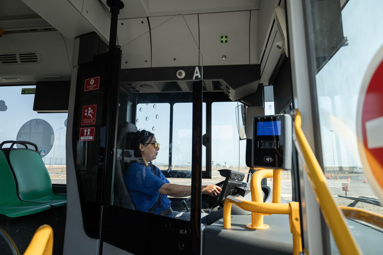 Azərbaycanda avtobus idarə edəcək qadın sürücülər hazırlanır (FOTO)